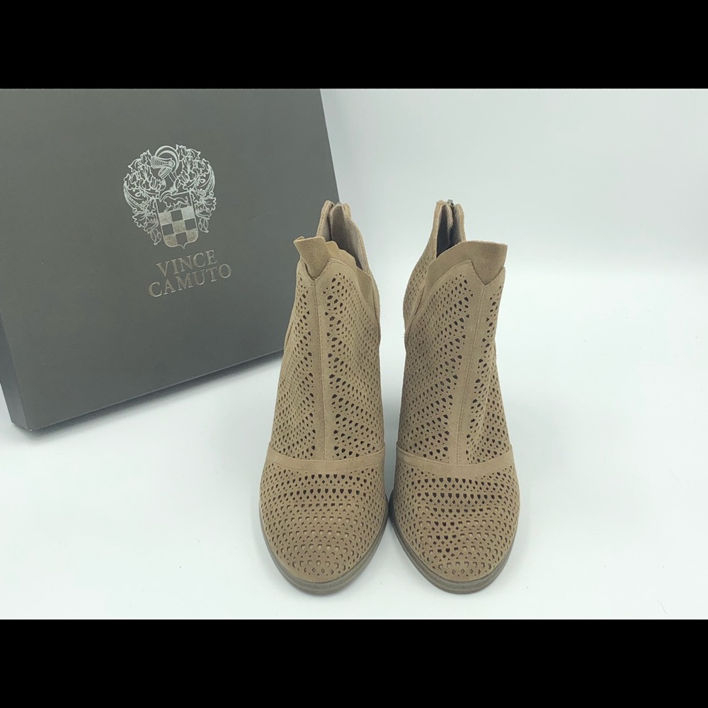Women’s size 10M Vince Camuto booties. Style “Flunna”. Color “Wild Mushroom”.